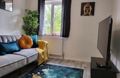 Banbury Apartment | Lovely Flat - Ideal location for Contractors, Relocators, Business, Free Parking