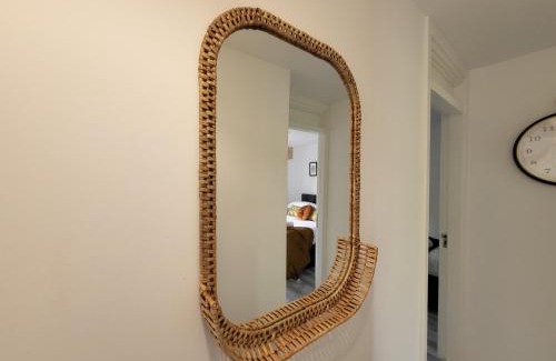 Banbury Apartment | Lovely Flat - Ideal location for Contractors, Relocators, Business, Free Parking