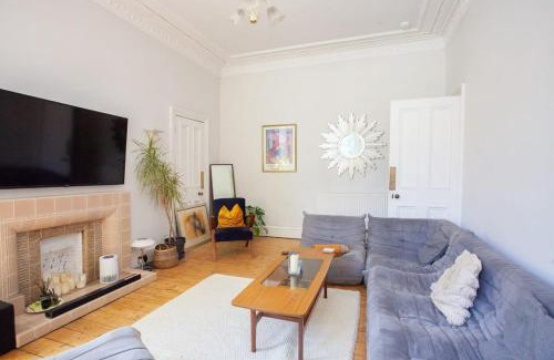 Kelvinbridge Apartment | Lovely Flat in Ideal Location
