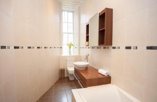 Kelvinbridge Apartment | Lovely Flat in Ideal Location