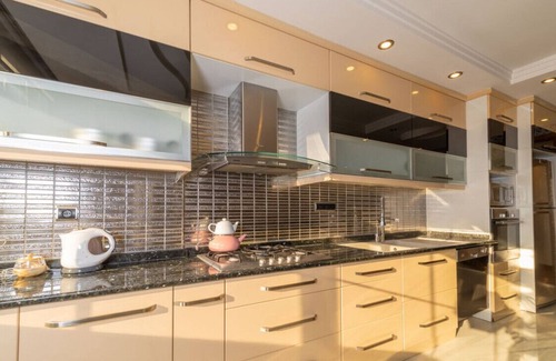 Antalya City Centre Apartment | Lovely Flat with Sea View near Beach in Muratpasa