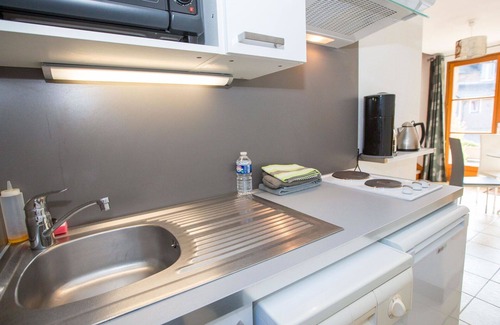 Saint-Jouan-des-Guerets Apartment | Lovely apartment for 4 people with pool, WIFI, TV and terrace