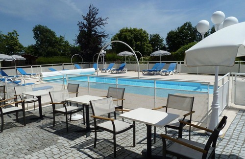 Saint-Jouan-des-Guerets Apartment | Lovely apartment for 2 guests with WIFI, pool and TV