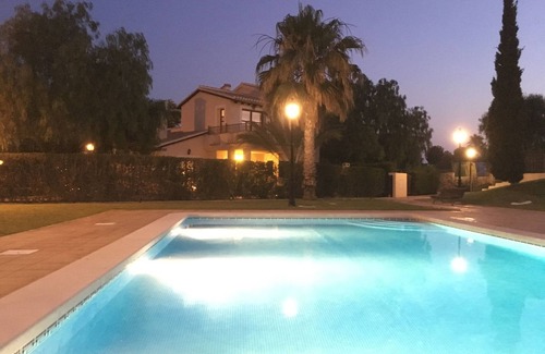 Corverica Villa | Lovely golf villa, great pool, table tennis, & free wifi, close to Club House