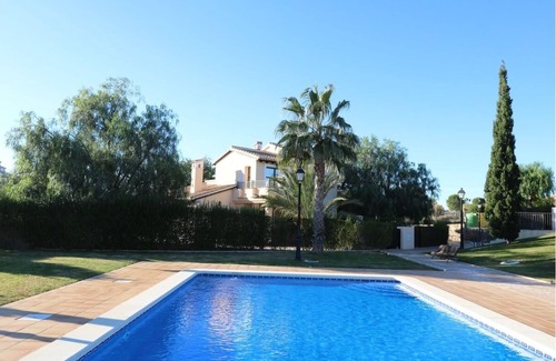 Corverica Villa | Lovely golf villa, great pool, table tennis, & free wifi, close to Club House