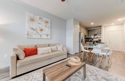 Medical District Apartment | Lovely Getaway w/King Bed - Downtown ATX