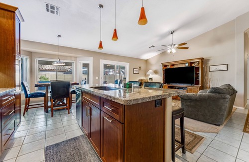 Cottonwoods Crossing House | Lovely getaway with private pool, putting green & desk
