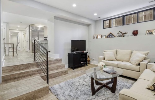 North Center Apartment | Lovely holiday getaway 2BR 2BA Apartment near Wrigley Field