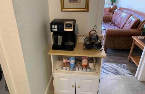 Palm Bay House | Lovely home 20 minutes to Melbourne beach, 3br 2bath king bed, deck, EV charger