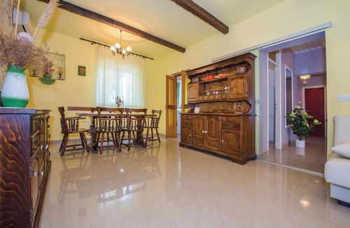 Brodarica House | Lovely home in Brodarica with WiFi
