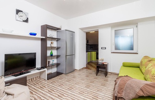Gabonjin House | Lovely home in Gabonjin with kitchen