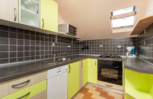 Gabonjin House | Lovely home in Gabonjin with kitchen