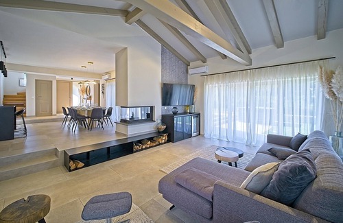 Jadruhi House | Lovely home in Jadruhi with sauna