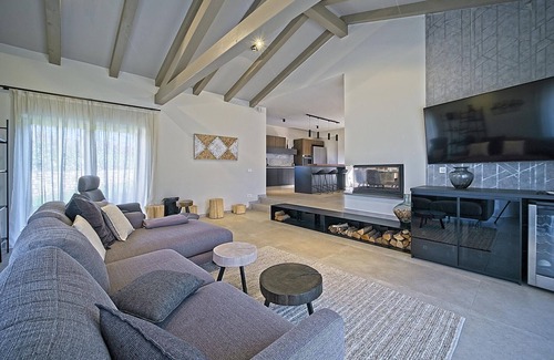 Jadruhi House | Lovely home in Jadruhi with sauna
