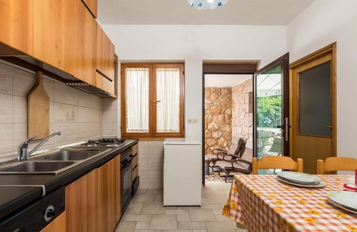 Stinica House | Lovely home in Josinovac with WiFi