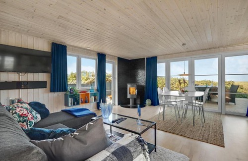 Logstor House | Lovely Home In Løgstør With Kitchen