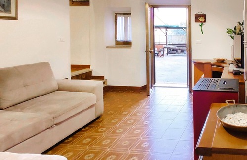 Macchino House | Lovely home in Marliana with WiFi