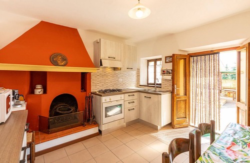 Macchino House | Lovely home in Marliana with WiFi