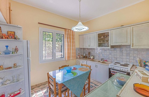 Erymanthos Municipality House | Lovely home in Patra with kitchen