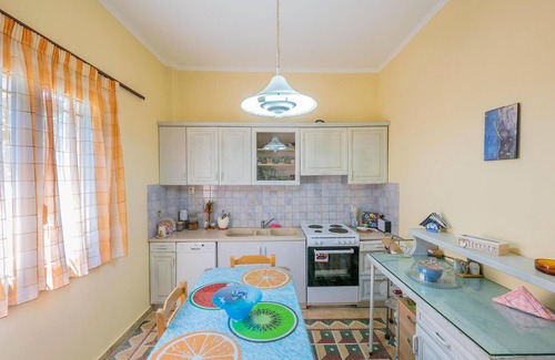 Erymanthos Municipality House | Lovely home in Patra with kitchen