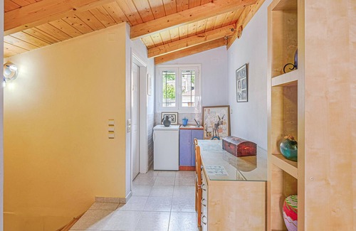 Erymanthos Municipality House | Lovely home in Patra with kitchen