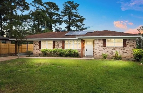New Llano House | Lovely Home/Minutes from Fort Polk/Wifi/Pet Friendly