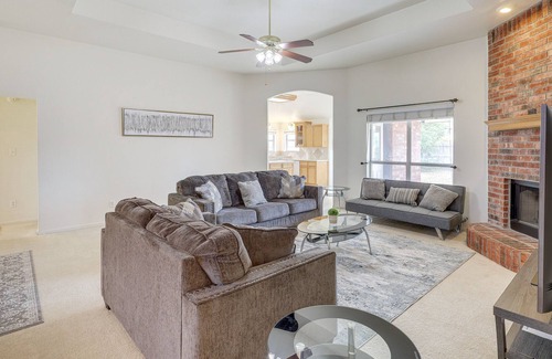 Killeen House | Lovely Killeen Retreat w/ Brick Fireplace!