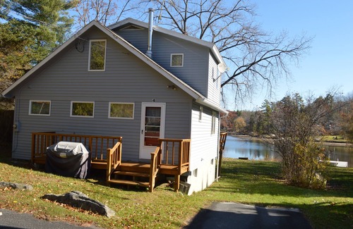 Tyringham House | Lovely Lakefront Cottage, Peaceful Setting, Hiking And More
