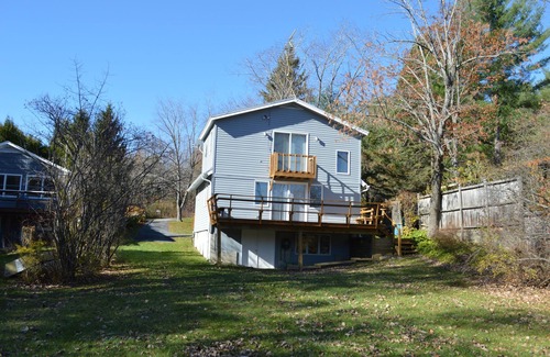 Tyringham House | Lovely Lakefront Cottage, Peaceful Setting, Hiking And More