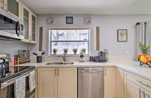Lauderhill House | Lovely Lauderhill Retreat < 12 Mi to Beach!
