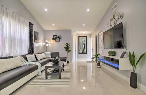Lauderhill House | Lovely Lauderhill Retreat Less Than 12 Mi to Beach!
