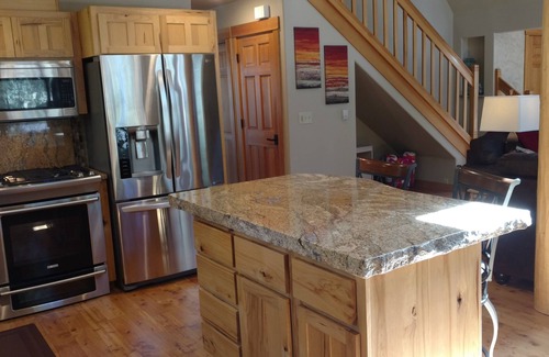 Sunriver House | Lovely, light, bright home in the woods! SHARC passes included! Hot tub!