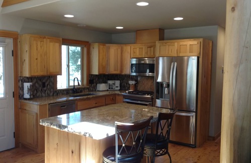 Sunriver House | Lovely, light, bright home in the woods! SHARC passes included! Hot tub!