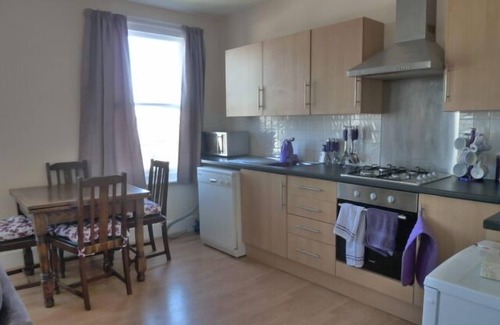 Herne Bay Apartment | Lovely Light, Spacious Flat With Sea View
