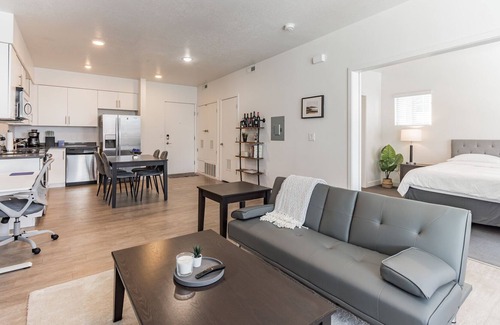 Salt Lake City Apartment | Lovely Luxury End Unit w/ Gym, Hot tub, & Pool
