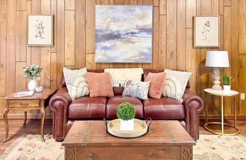 Metairie House | Lovely Metairie 1600sft Loft 10 mnts to Hospitals