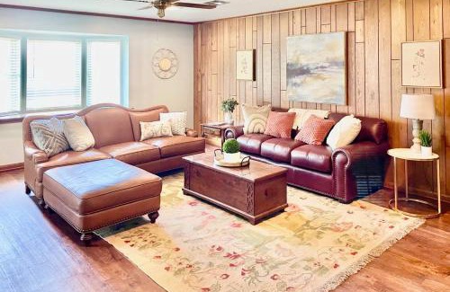 Metairie House | Lovely Metairie 1600sft Loft 10 mnts to Hospitals