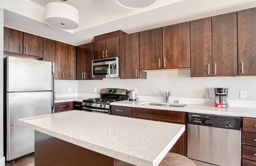 Mountain View Apartment | Lovely Mountain View 1BR w/Pool & Gym, walk to Caltrain, by Blueground