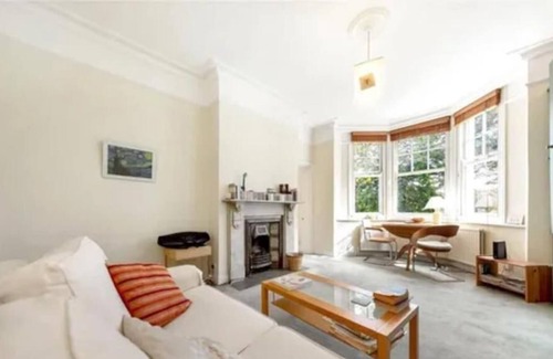 Turnham Green Apartment | Lovely one Bedroom Flat in the Heart of Chiswick