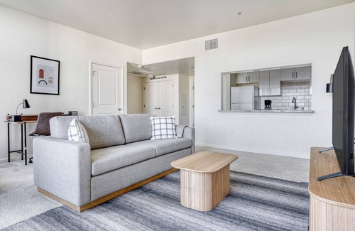 Evergreen Park Apartment | Lovely Palo Alto 2BR w/AC, Pool & W/D, walkable location, by Blueground