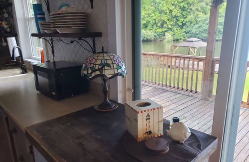 Macon House | Lovely, peaceful LAKE-front house with beautiful view and sunsets!