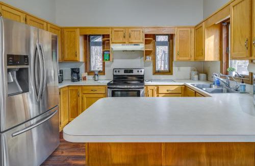 Gouldsboro House | Lovely Poconos Cabin with Resort Amenities!