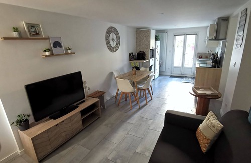 Rosny-sous-Bois Apartment | Lovely, quiet two-bedroom apartment with garden between Paris and Eurodisney