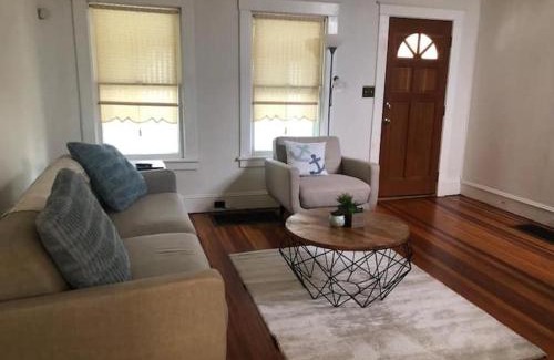 Albany House | LOVELY RENOVATED 2 BEDROOM HOME WITH FREE Parking