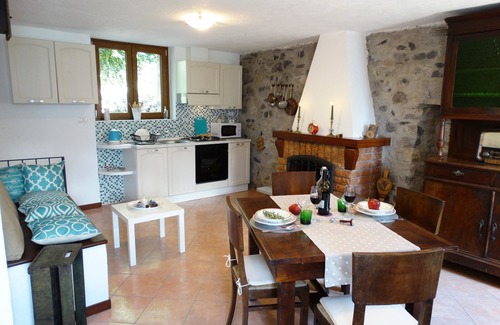 Mezzegra House | Lovely renovated barn, stunning lake views, olive grove, breeze +peace of mind