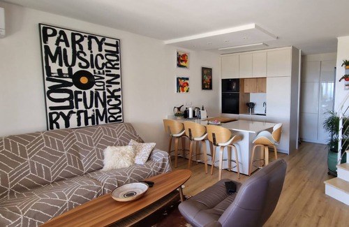 Le Dramont Villa | Lovely renovated south-facing villa with sea view