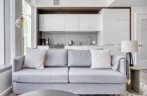 South Beach Apartment | Lovely Rincon Hill 1BR w/W/D, Gym & Pool, near Tech HQs, by Blueground