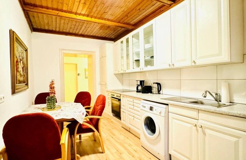 Grinzing Apartment | Lovely Room in Shared Apart | 10 Min to FAC Platz