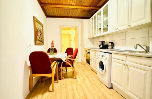 Grinzing Apartment | Lovely Room in Shared Apart | 10 Min to FAC Platz
