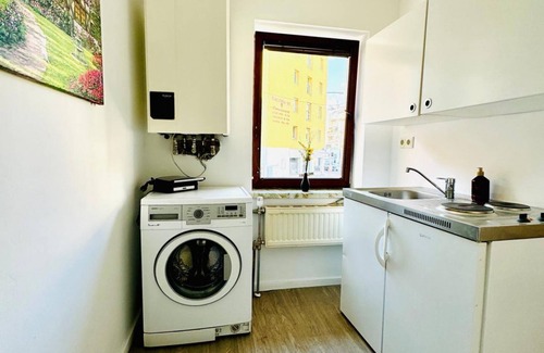 Grinzing Apartment | Lovely Room in Shared Apt 10 Min Walk to FAC Platz